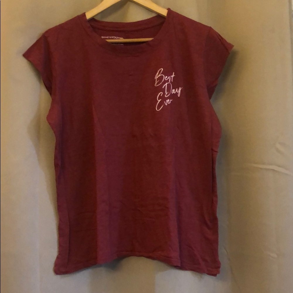 Burgundy t-shirt with graphic “Best Day Ever”